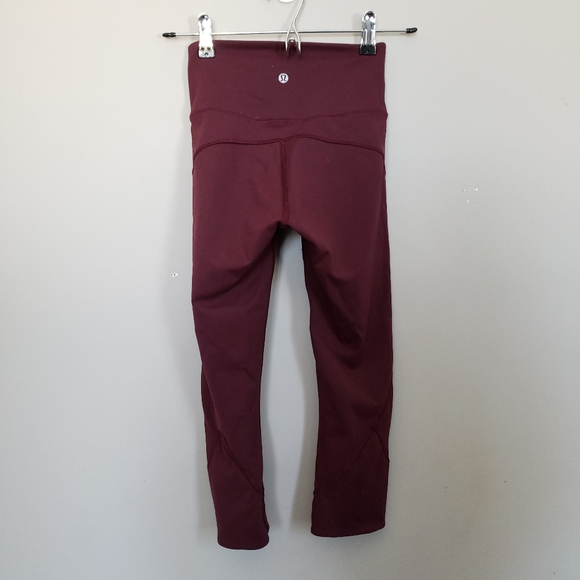 Lululemon In Movement Crop Everlux 19" Burgundy - Picture 7 of 8